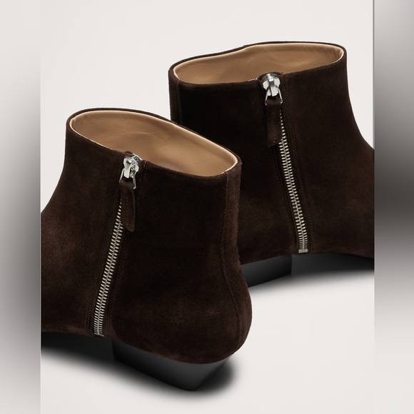 Banana Republic ITALIAN SUEDE ANKLE BOOT color dark brown - Picture 3 of 13